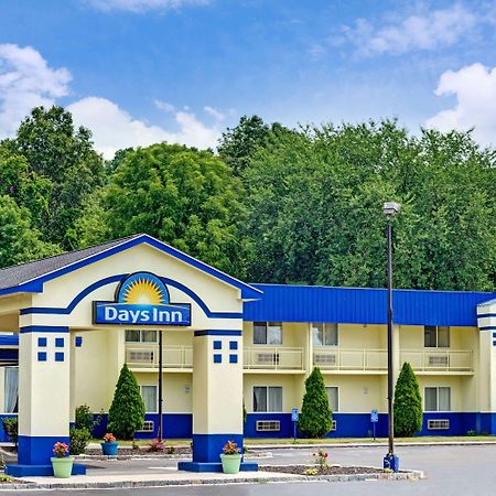 Days Inn By Wyndham Southington Εξωτερικό φωτογραφία