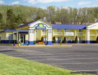 Days Inn By Wyndham Southington Εξωτερικό φωτογραφία