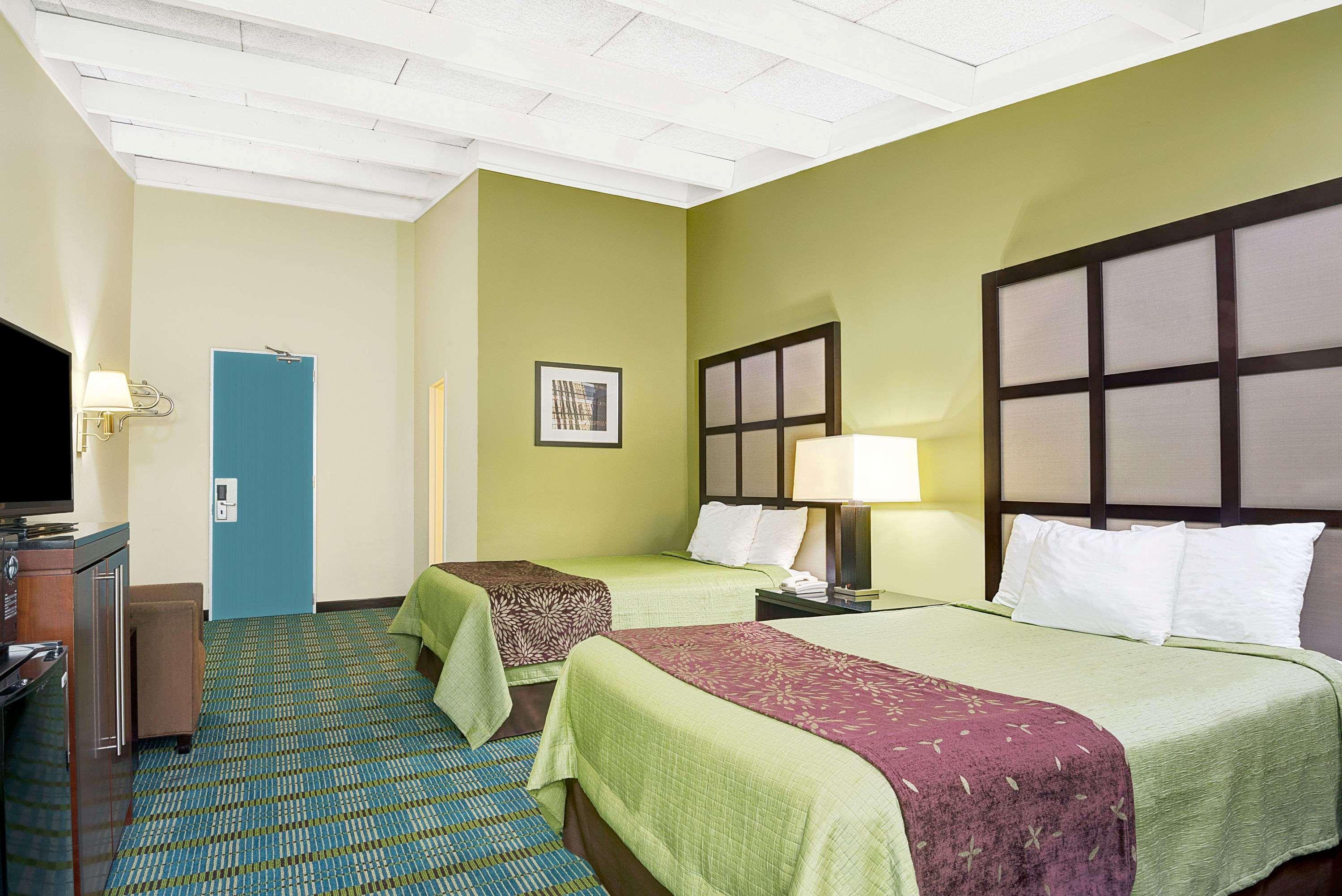 Days Inn By Wyndham Southington Εξωτερικό φωτογραφία