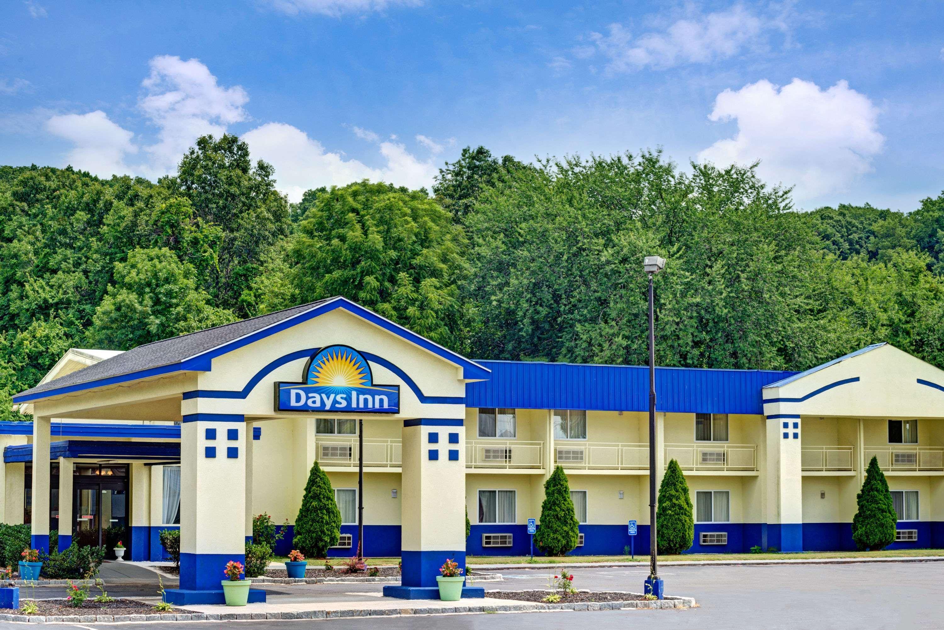 Days Inn By Wyndham Southington Εξωτερικό φωτογραφία