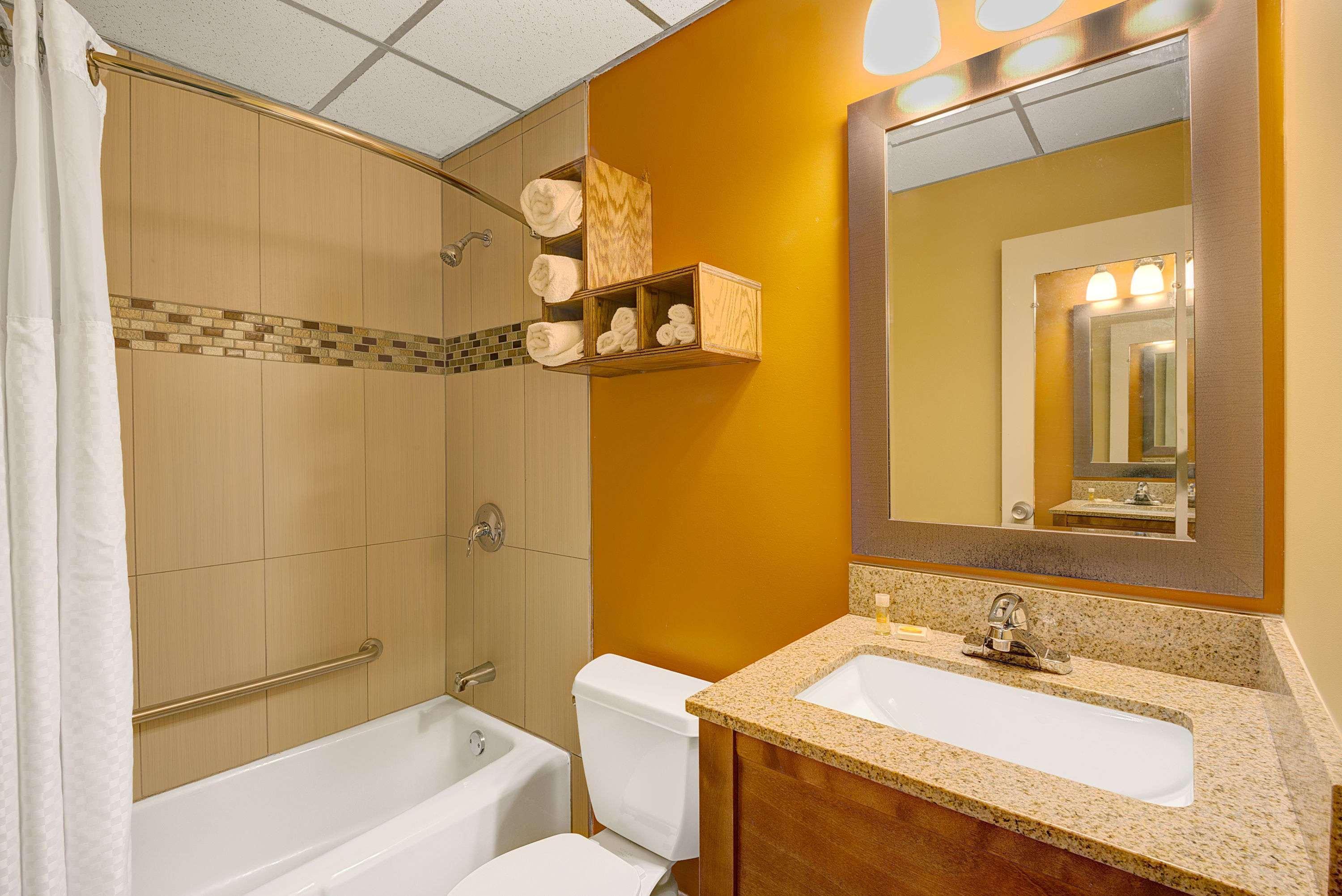 Days Inn By Wyndham Southington Εξωτερικό φωτογραφία