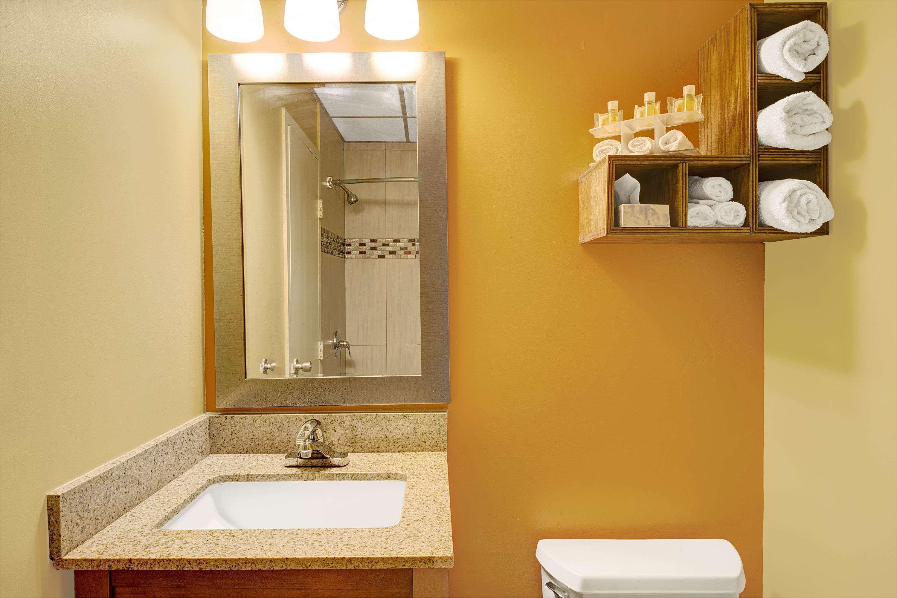 Days Inn By Wyndham Southington Εξωτερικό φωτογραφία