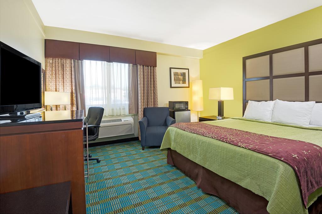 Days Inn By Wyndham Southington Εξωτερικό φωτογραφία