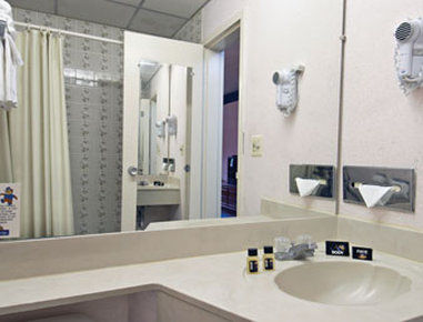 Days Inn By Wyndham Southington Εξωτερικό φωτογραφία